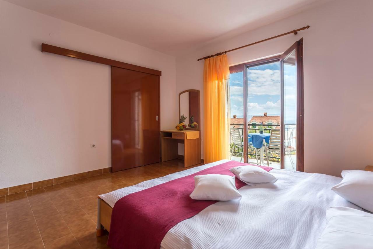Apartmani Bezma Bol Exterior photo