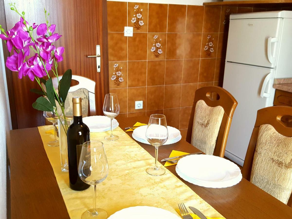 Apartmani Bezma Bol Exterior photo