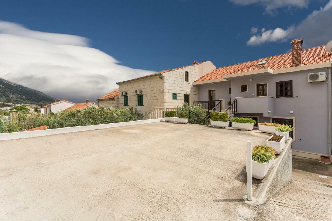 Apartmani Bezma Bol Exterior photo