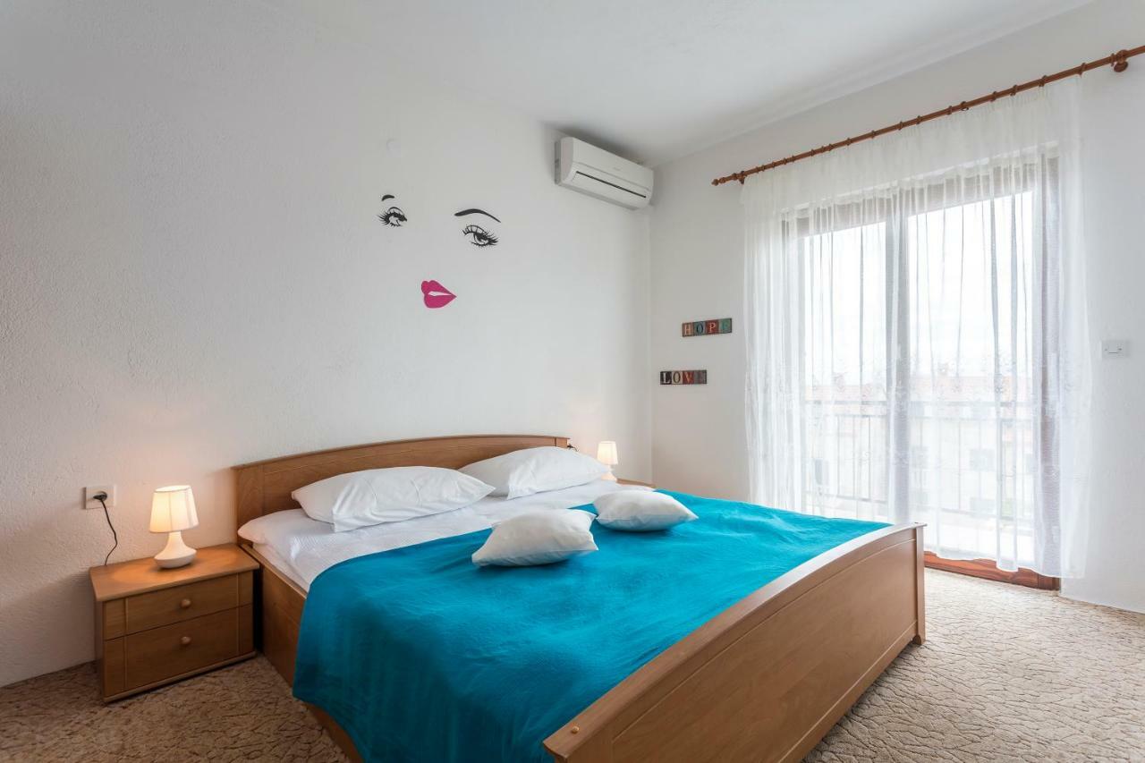 Apartmani Bezma Bol Exterior photo