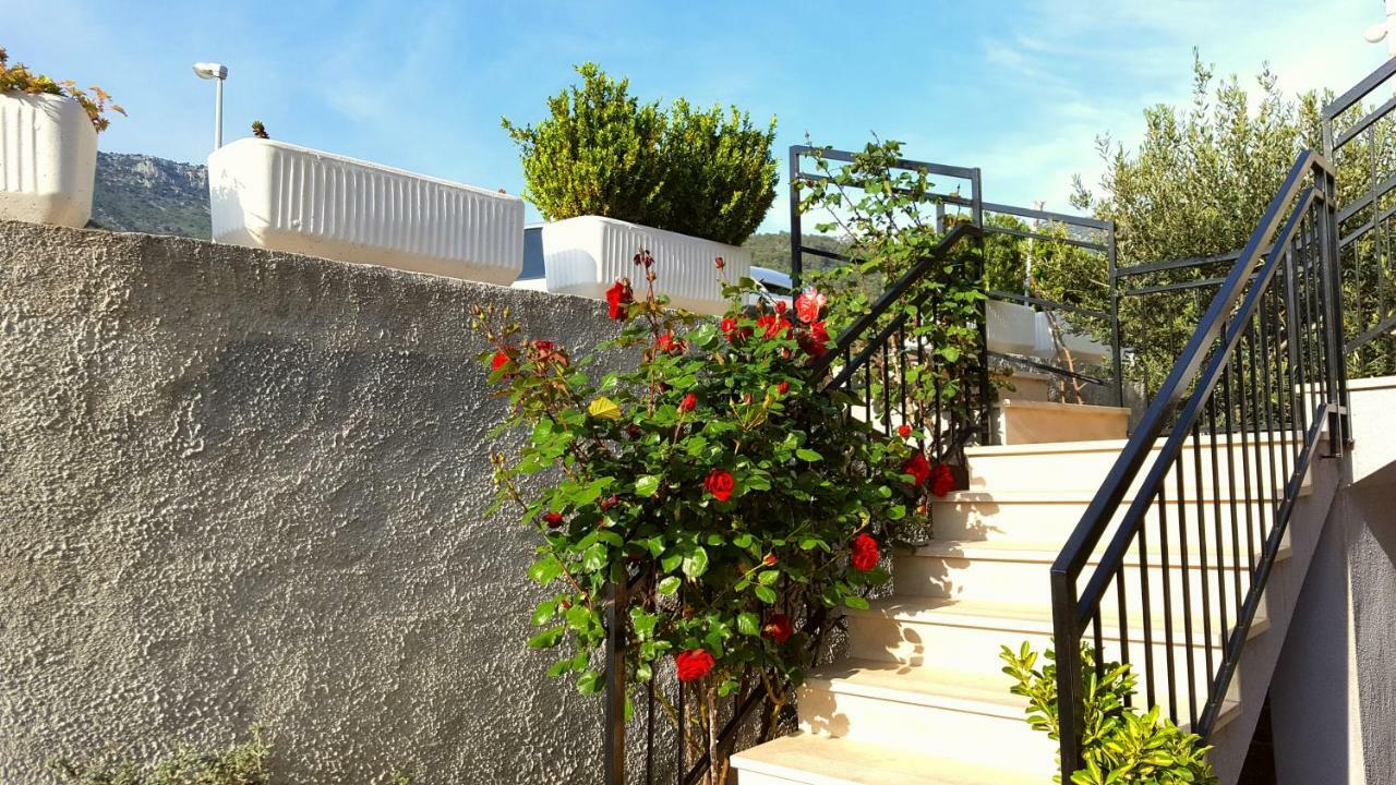Apartmani Bezma Bol Exterior photo
